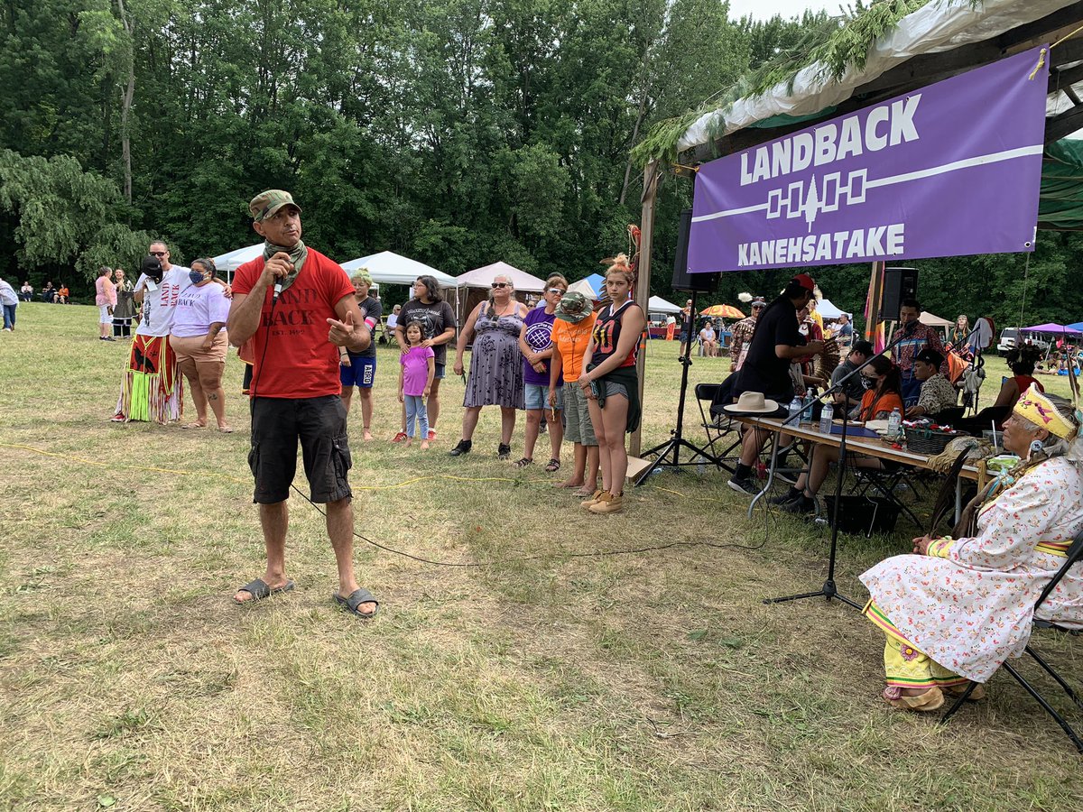 EllenGabriel1's tweet photo. Today at the #LandBack Traditional Pow Wow in Kanehsatake- we marked the 31st Anniversary of the Siege of Kanehsatake &amp; were honoured with the presence of #1492 #Landbacklane Defenders with Skyler Williams a true Warrior- gentle &amp; kind https://t.co/yxsIWgQxxH