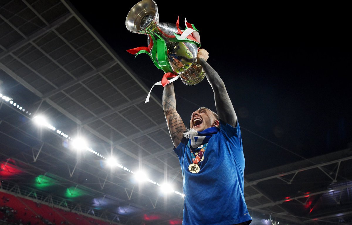 fbernardeschi's tweet photo. Notti magiche 🇮🇹
Sul tetto d’Europa 🏆💙
#RinascimentoAzzurro #Nazionale #Azzurri #VivoAzzurro @azzurri https://t.co/IwffSqSvNv