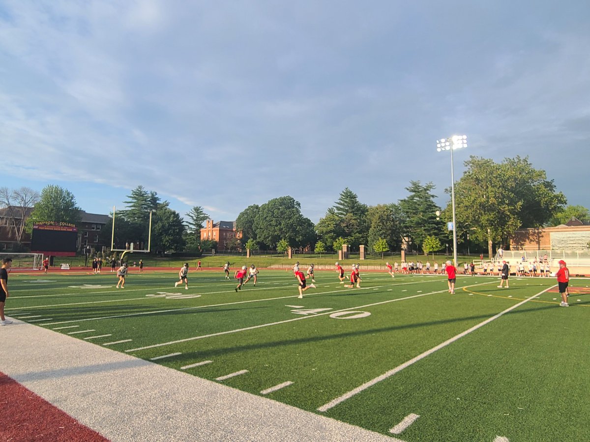 Great weekend of camps wraps up with <a href="/Lancer_FB/">Coach Tippet</a> vs <a href="/sep_football/">SEP Football</a> in the championship of our 7on7 Shootout!!