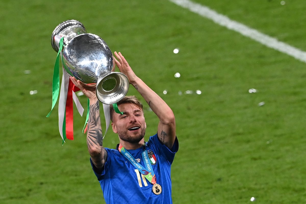 UEFAEURO's tweet photo. 🇮🇹 Federico Chiesa, Ciro Immobile, Manuel Locatelli &amp; Domenico Berardi 🏆

#EURO2020 | #ITA https://t.co/uByEXM9tqw