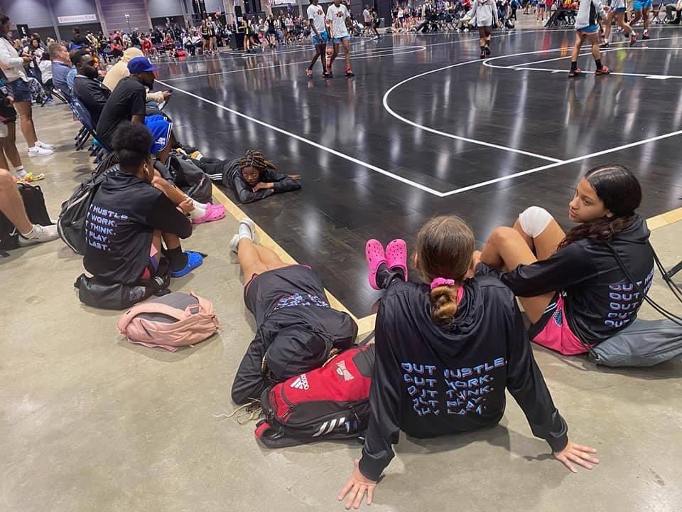 Some of your lady falcons are in Chicago putting in work. 3-1 on the weekend playing in the Nike Tournament of Champions!!