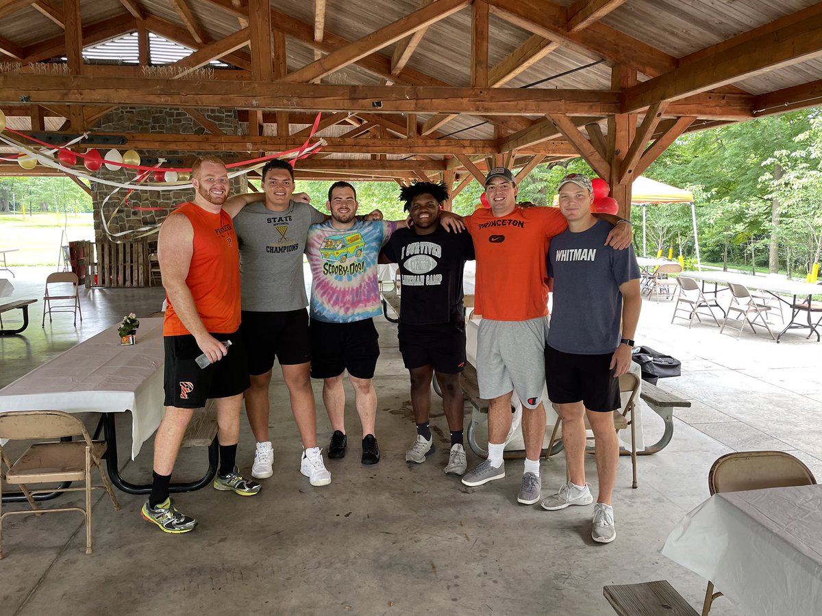 PrincetonFTBL's tweet photo. #InTheNationsService
Our #Tigers helped make a difference while volunteering with The Eastern Service Workers Association today! https://t.co/27LEiU2RME