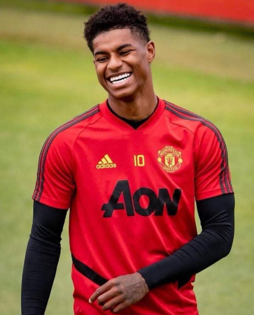 SubhranshuMaha3's tweet image. england losing the euro 2020, blaming the 3 black kids that they put in AT THE VERY END OF THE MATCH FOR ONE SHOT EACH, and giving fans an excuse to racially abuse them is the most colonizer shit ever. marcus rashford, jadon sancho, bukayo saka, sending love. well done boys.