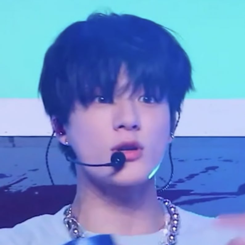 vvjeno's tweet photo. can we please as a nation recognize that jeno is adorable off stage https://t.co/VOEn3mHCLy
