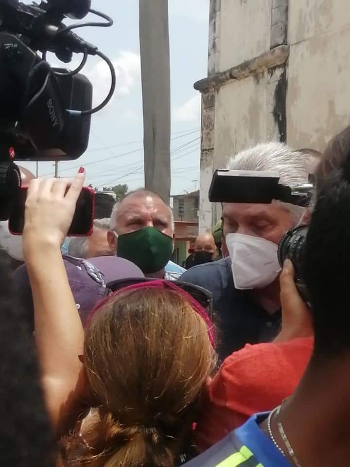 Artex_artecuba's tweet photo. No vamos a entregar la soberanía, ni la independencia de esta nación». Tienen que pasar por encima de nuestro cadaver si quieren tumbar la Revolución. @DiazCanelB https://t.co/9pDDJM8Mtb