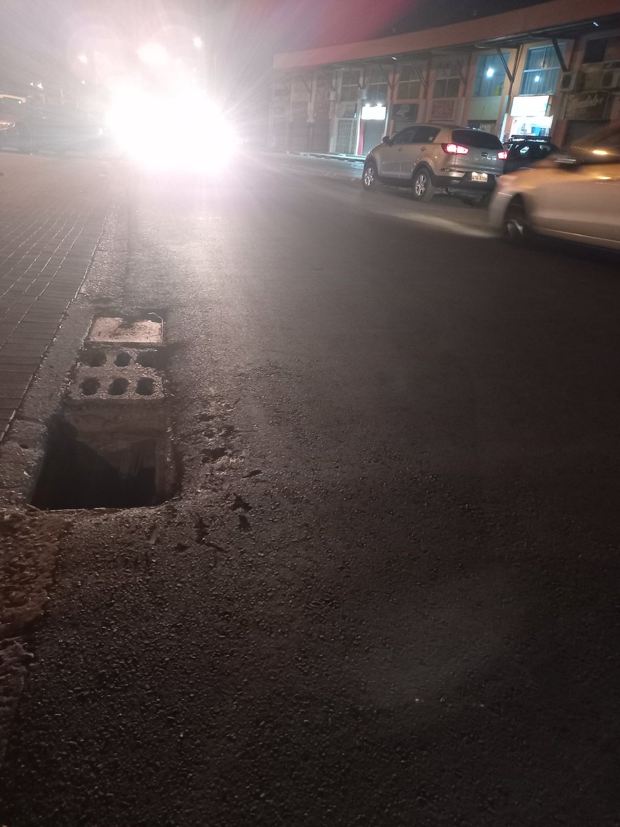 moisesgary's tweet photo. En urbanización metropolis 2 @ATM_Transito @ATMGuayaquil @interagua por favor su ayuda hay mucho riesgo evitemos accidentes https://t.co/WjUKq2Uo9e
