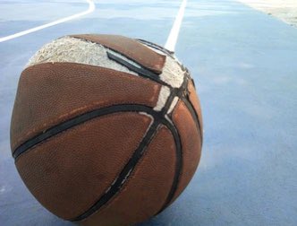 Travonne's tweet image. This the ball Chris Paul pass to you after he eat up most of the shot clock