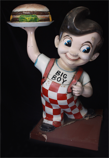 WisHistory's tweet image. After 26 year absence, @ItsYourBigBoy returns to Wis. July 14 will open location in Germantown. 1 of most recognized  &amp;amp; best-loved symbols of American roadside dining. wihist.org/3xrgohB 📷: Figure from Big Boy restaurant S. Park St., Madison, 1971-1985 Museum object 1993.52