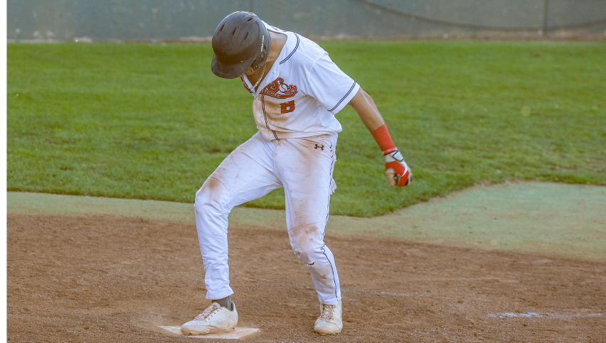AppleSox's tweet photo. A LONG BOMB FOR @tinobet8! He blasts a two-run shot just under the scoreboard for a home run! 

2-0, Sox, in the second. #SoxAreHot https://t.co/B25sxx9y94