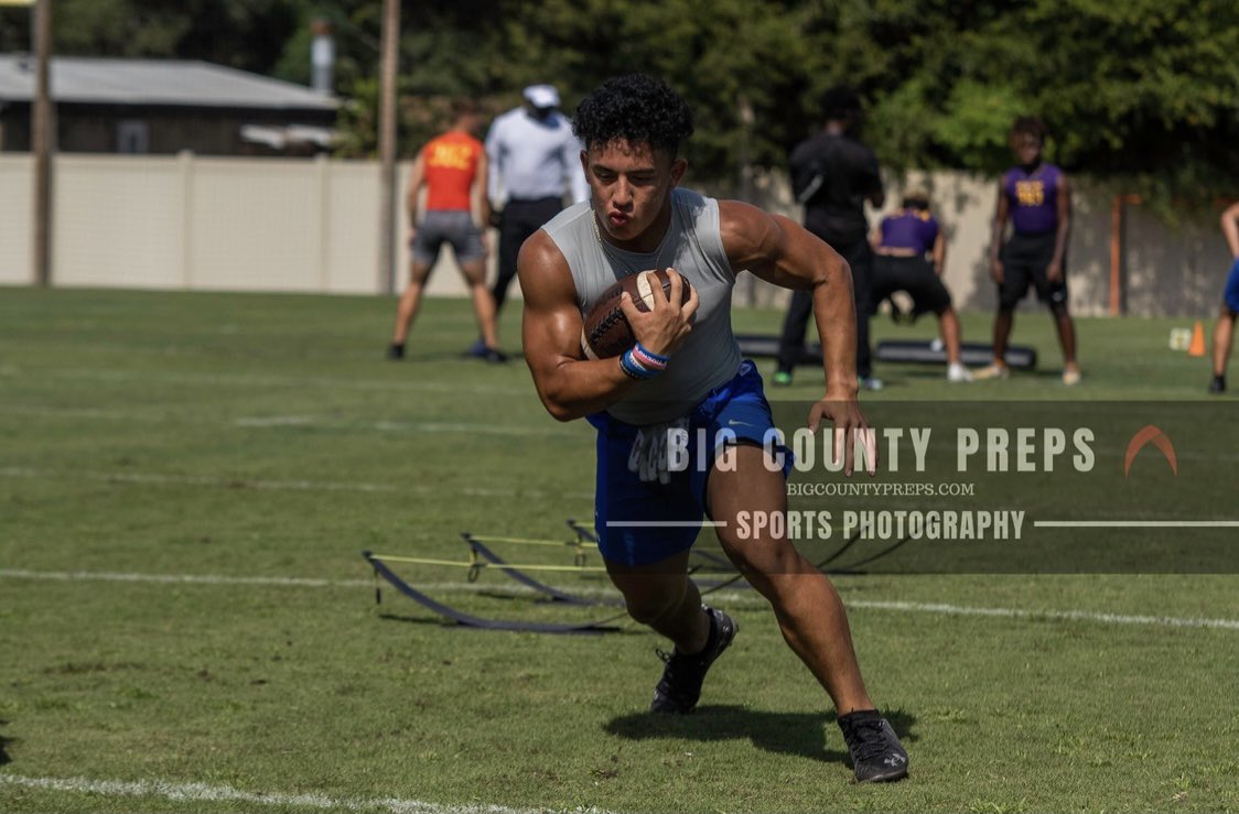 EmmanuelA2025's tweet photo. Putting in the work. Big thanks to @BigCountyPreps1 for hosting a great camp. #bigcountyprep
Class of 2025 ๐
@PrepRedzoneFL @PrepstarFlorida @H2_Recruiting @JesuitTigers_FB @larryblustein https://t.co/iUzVlF3AgN