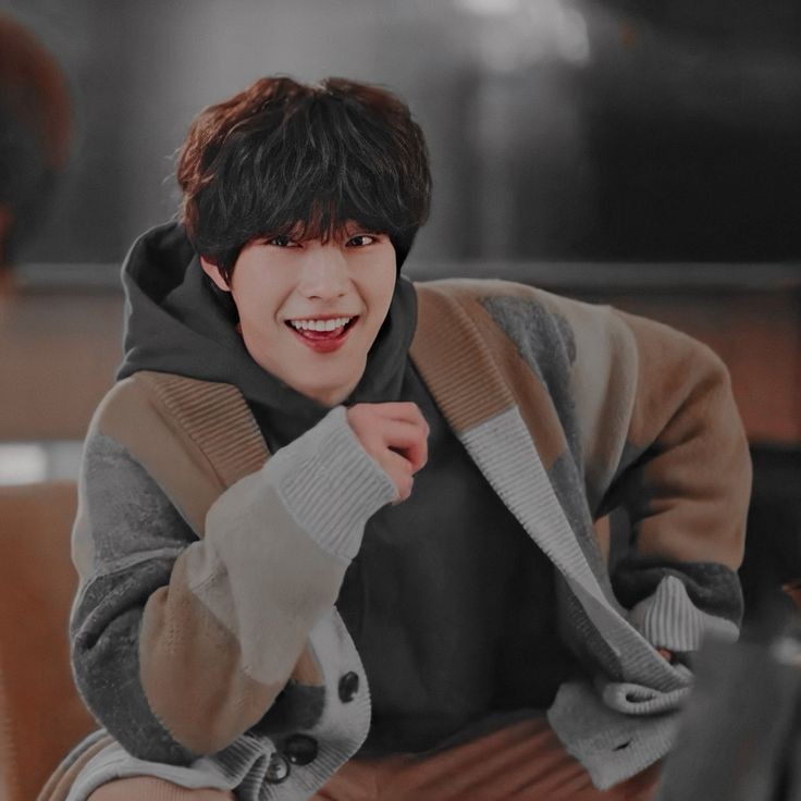 MrsGayleWoo's tweet photo. Happy birthday, Unbreakable Sword! We miss you! Serve your country well. โค๏ธ
#WooDoHwan
#UnbreakableSword https://t.co/uyzEGs6gSU