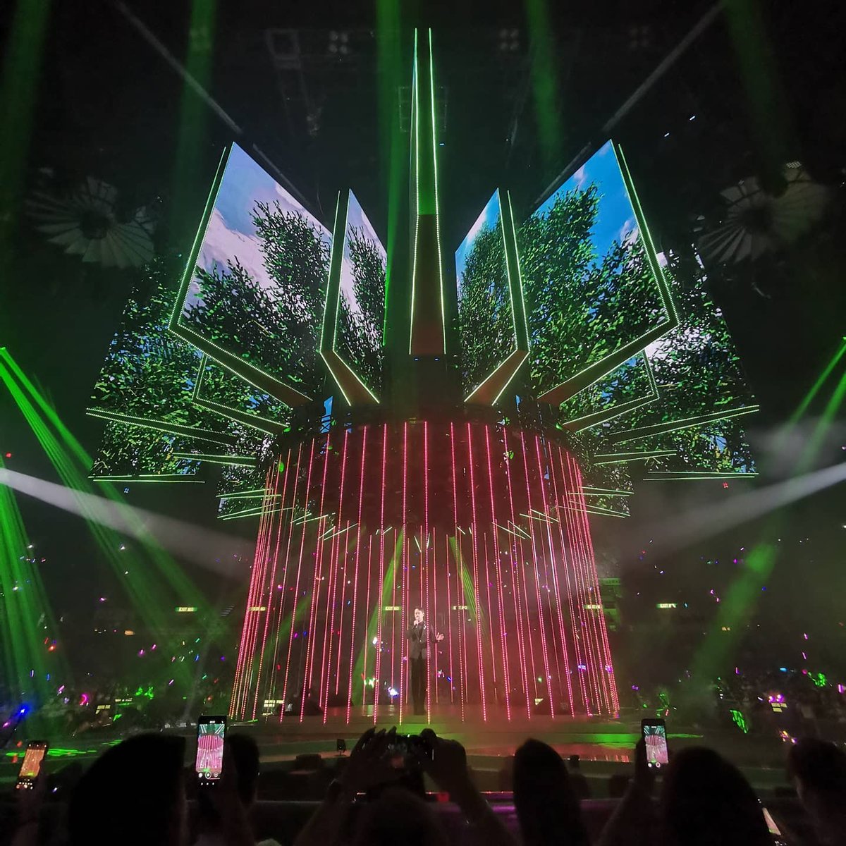 BinnyLiang's tweet photo. What a stunning stage which was creat with our  X series #Ledscreen

#ledsignboard #ledlightbox #ledvideowall #leddisplayboard #ledsignage #ledscreenprice #flexibleledscreen #ledbillboard #ledmatrixdisplay #outdoorledscreen #ledscreenpanel #ledwalls #led #leddisplay https://t.co/6vsAIUcWkQ