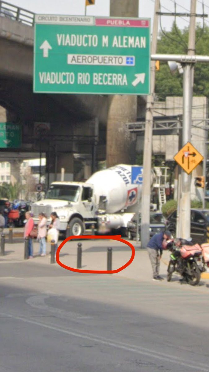 bj_unidos's tweet photo. @GobCDMX patriotismo esquina eje 5 San Antonio Col. ciudad de los deportes frente al 537 hay un registro roto, del lado derecho fantasmas del carril de bicicletas ya no existen, en la esquina hay una coladera sumida antes del paso peatonal y enfrente no hay banqueta hace 3 años. https://t.co/phsqcgCqvT