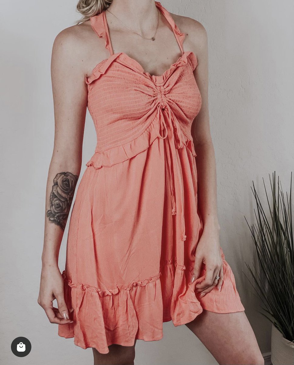 ItsJulianaaaaaa's tweet photo. Look how cute this Coral mini dress is, perfect for summer! You can get it now at https://t.co/6vdCtcy8iF and use my discount code JULIANAROM at check out for 15% off! Also free shipping right now on all US orders! Free returns within 30 days 🤍 https://t.co/I7e0ImVXwA