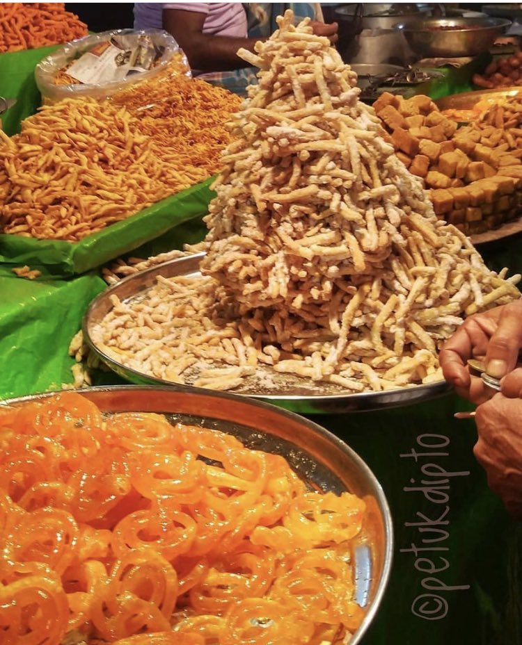 MOUSUMI_EF's tweet image. Rath er Mela is incomplete without #Jilapi and #GojaSweet