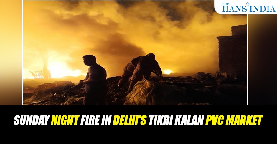 TheHansIndiaWeb's tweet photo. A massive fire broke out in the PVC Market of Tikri Kalyan in the Delhi Haryana borders on Sunday night. Although the situation was under control, the weather pertaining to heavy winds have now let the fire spread to the nearby plots.
#Delhi #Firebrokeout #PVCmarket #Haryana https://t.co/vwIMJCr2NR