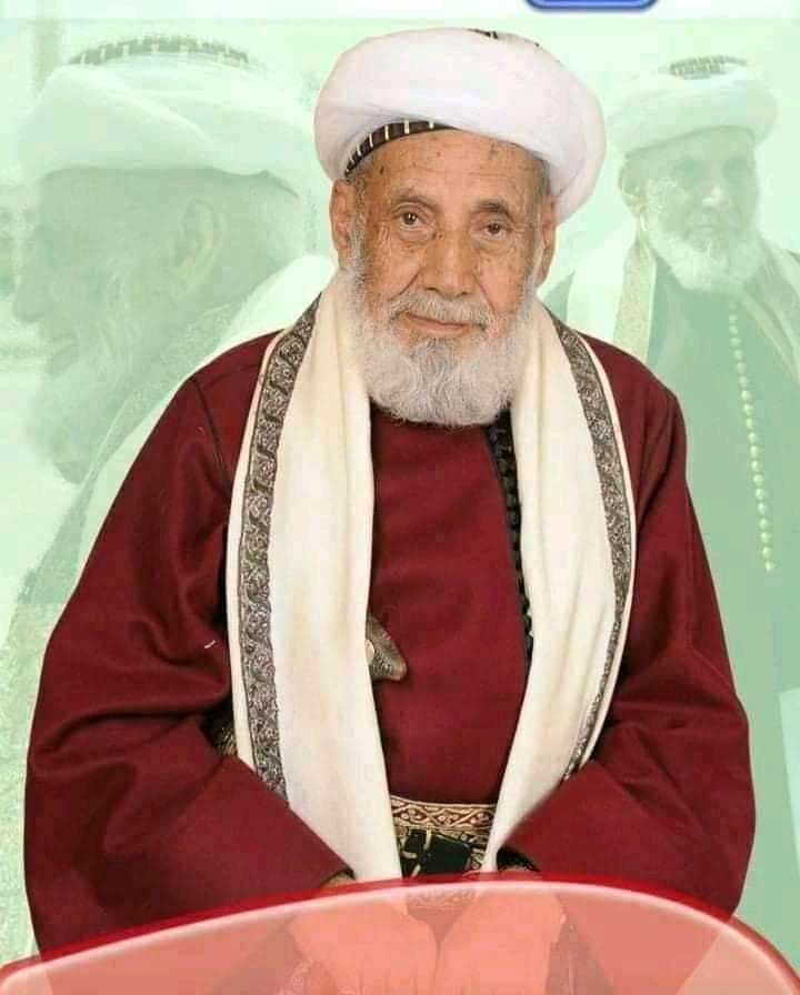 القاضي العلامة محمد بن إسماعيل العمراني في ذمة الله
عظم الله اجر اهله ومحبية واليمن تودع عالم من اعلامها رحمة الله تغشاه وانا لله وانا اليه راجعون