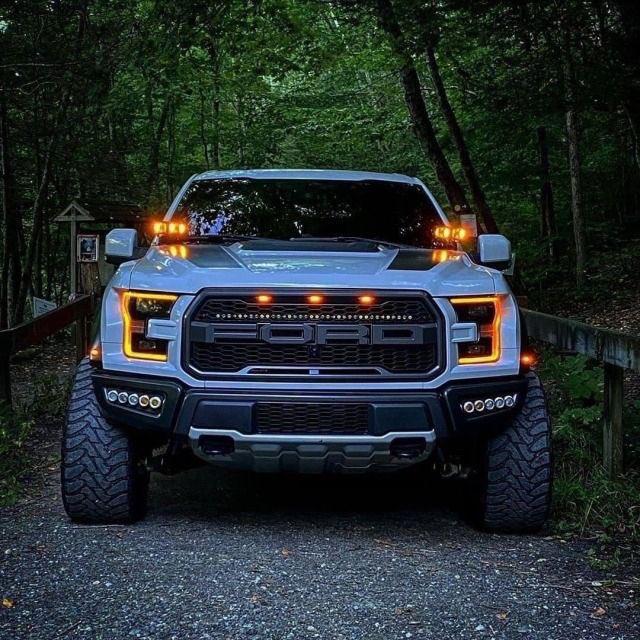 Ford Raptor &gt;