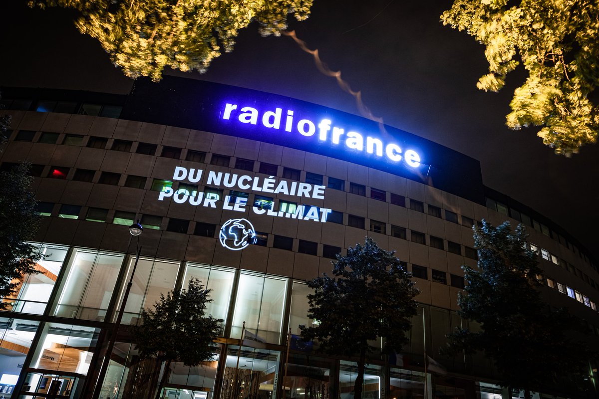 voixdunucleaire's tweet photo. .@radiofrance @franceinter @franceculture @franceinfo
Comme on n'a pas de vos nouvelles pour venir parler des enjeux énergie-climat, on vous a laissé une carte de visite 😉

"Éclairons" aussi les auditeurs !

#villelumière #lightsinthedark #fissionweek https://t.co/lFMVj4ZE3z