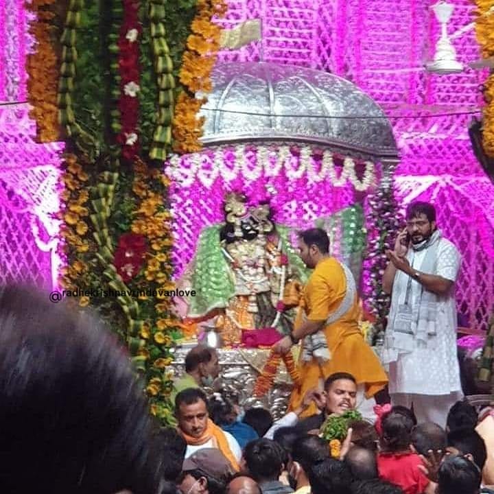 RKVrindavanLove's tweet photo. आज ठाकुर श्री बांके बिहारी जी महाराज के रथ यात्रा के अद्भुत दर्शन 
#RKVLBAKEYBIHARIJI
@radhekrishnavrindavanlove https://t.co/gf6M5YE8of