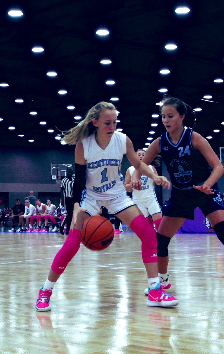@RoyalsKentucky 2026 #1 @SaylorMacke gets buckets. She reads the defense like a good book and finishes it every time.  Crafty, clever and relentless.  <a href="/FOX19Tricia/">Tricia Macke</a> <a href="/Ohio_Basketball/">OhioBasketball.com</a> <a href="/PGHKentucky/">Prep Girls Hoops Kentucky</a>