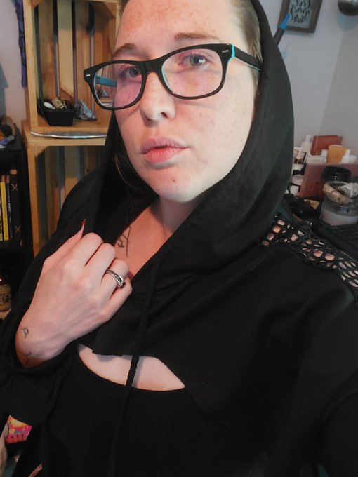 Just chilling today, what's everyone else's day like https://t.co/JxhjDDqvv2<a href="/tag/wetwednesday"class="tags"><span>#wetwednesday</span></a>