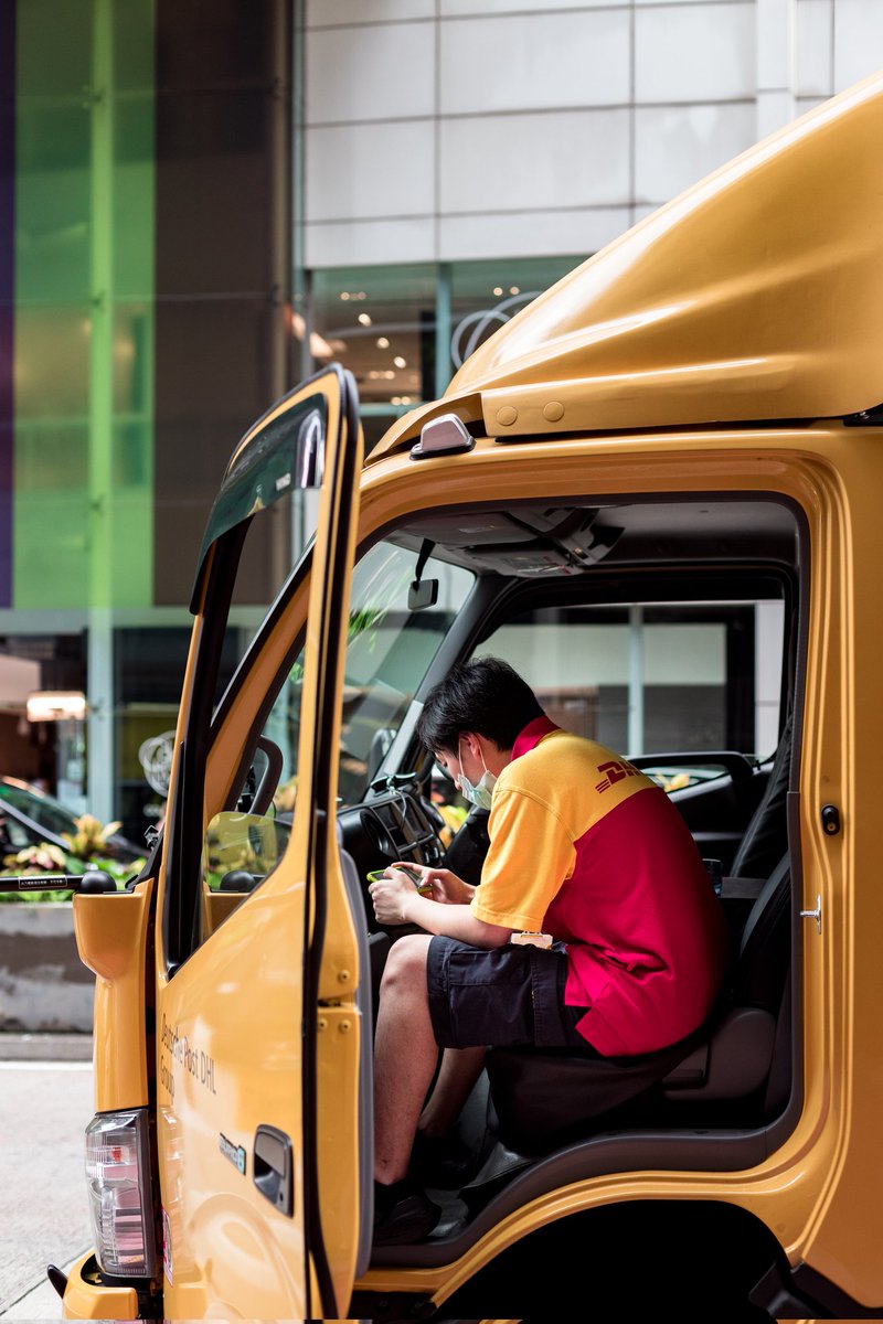 "Yellow"
What's the color of your day today?
#streetphotography #snap