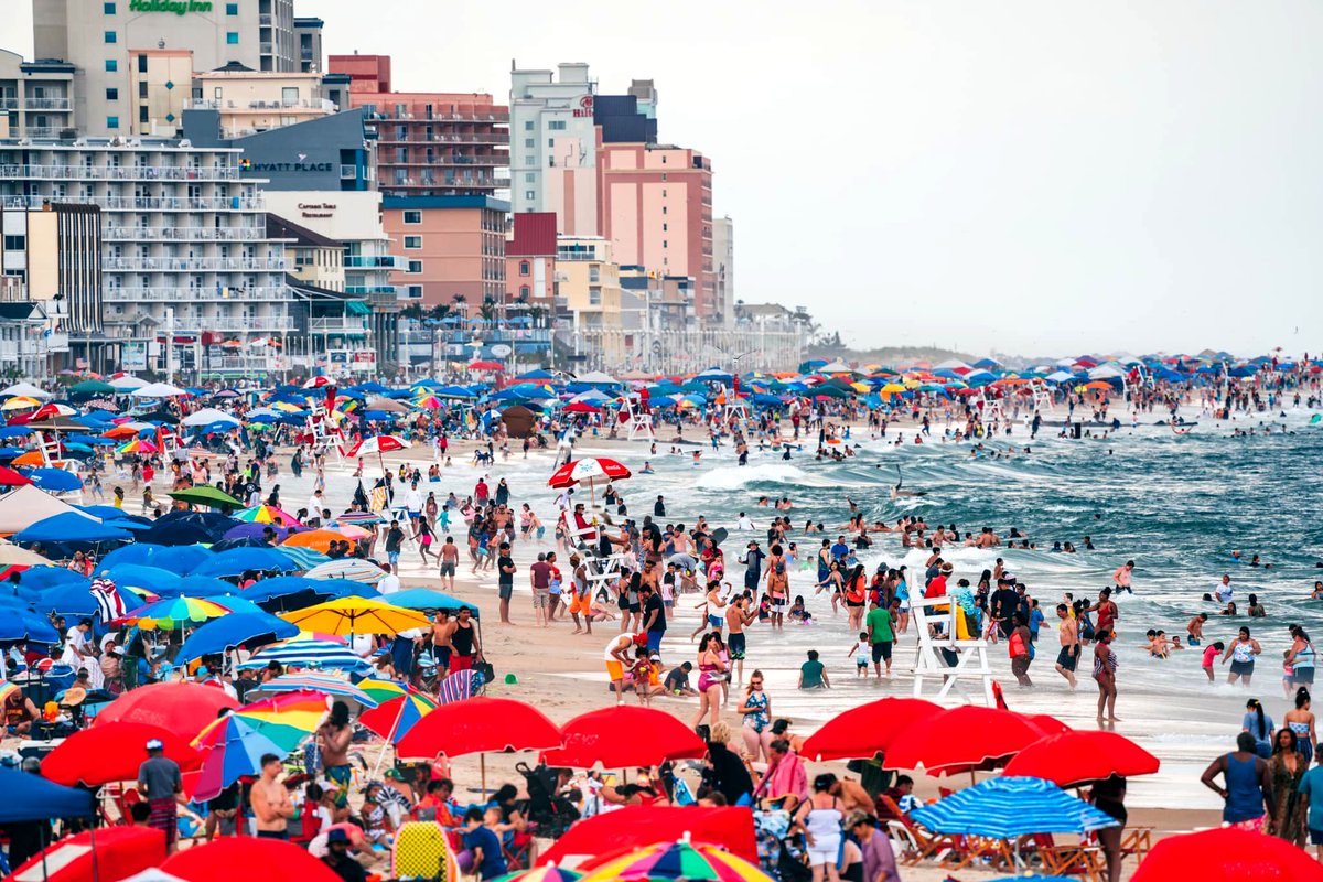 AllThingsOC's tweet photo. Some shots of the crowds here in OC on 4th of July weekend. Photos by Chris Stone.
#OceanCityMaryland #4thofJulyWeekend #beachcrowd #beachlife #boardwalk https://t.co/4wZjM53Xln