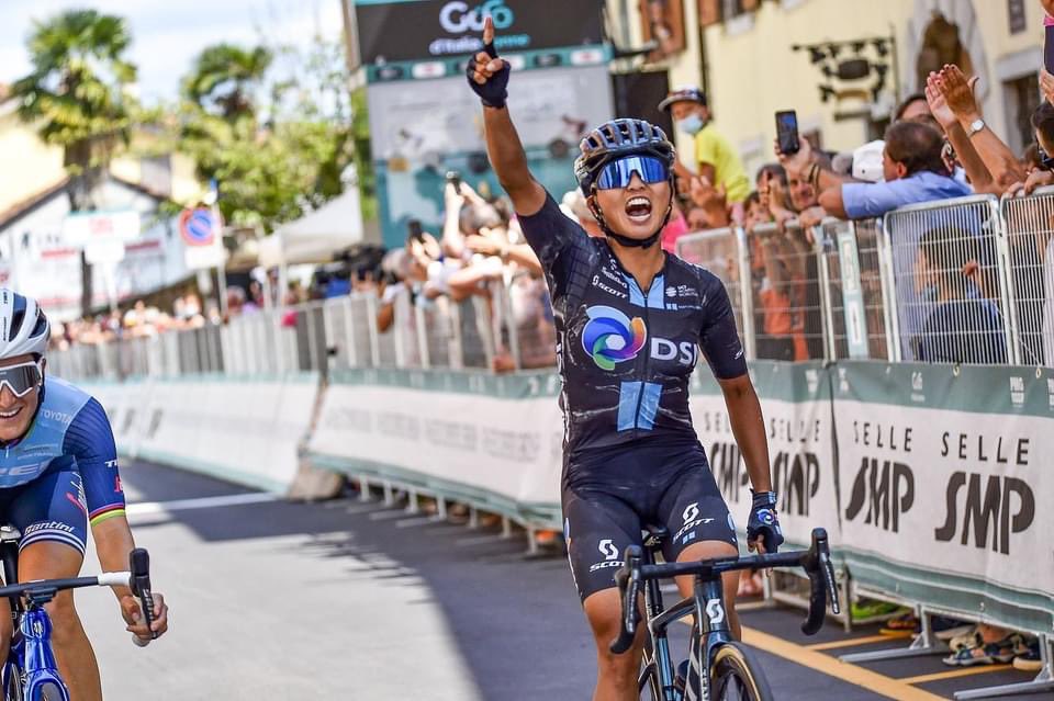 AMTetrick's tweet photo. I am a huge @CorynRivera fan. Like huge. She is a dear friend and confidant, and is going to the freaking Olympics @TeamUSA @usacycling.

And you guys, she just WON 🥇 the last stage of the #GiroDonne!!! I can’t even SCREAM loud enough! This is #ForWally and for YOU! #Tokyo2020 https://t.co/zM9tZfJdY7