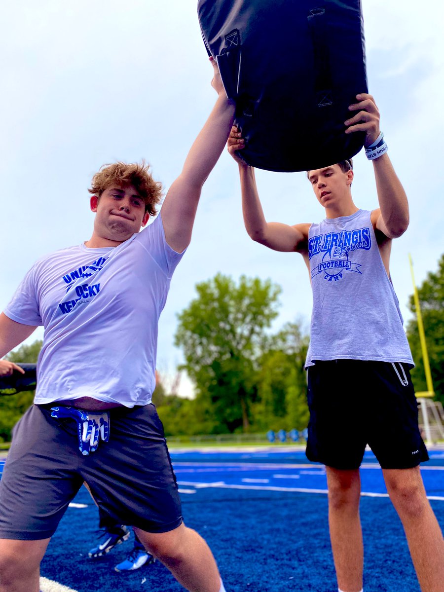 SalomonDLcoach's tweet photo. @FISTFootball 👊 was back at it tonight at @SFHSFBWheaton!

Special thanks to @redzoneblocking for joining us 🤝!

Technique 🧰 is on the menu, knowledge 🧠 is the goal! 

See you next Sunday 🗓!

#SundayNightSquad https://t.co/pyWn5VwlfA