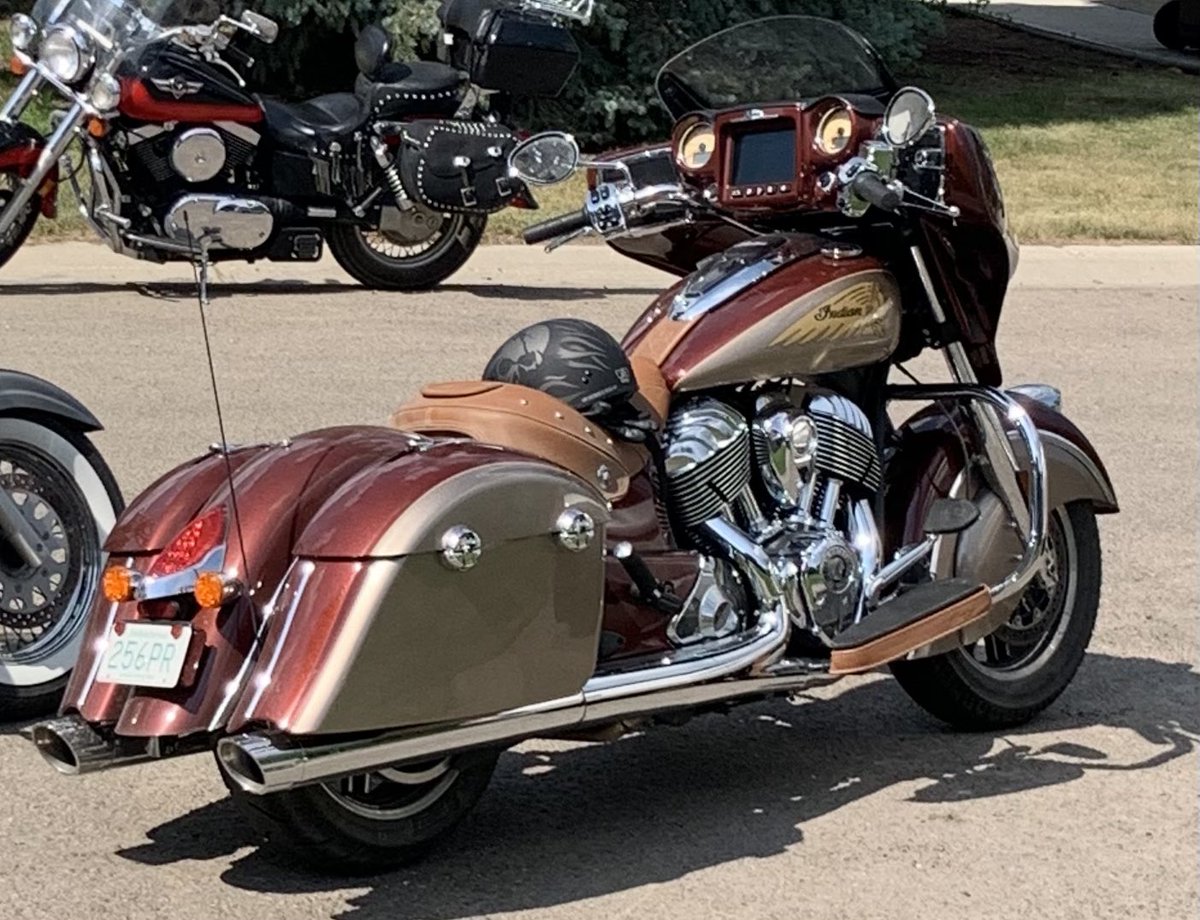 Bkingc4's tweet photo. Another day another 700 kms. #4wheelsmovethebody2wheelsmovethesoul #indianmotorcyles #cheiftan #lifesagardendigit @indianmotocycle https://t.co/VsOsmjLtFO