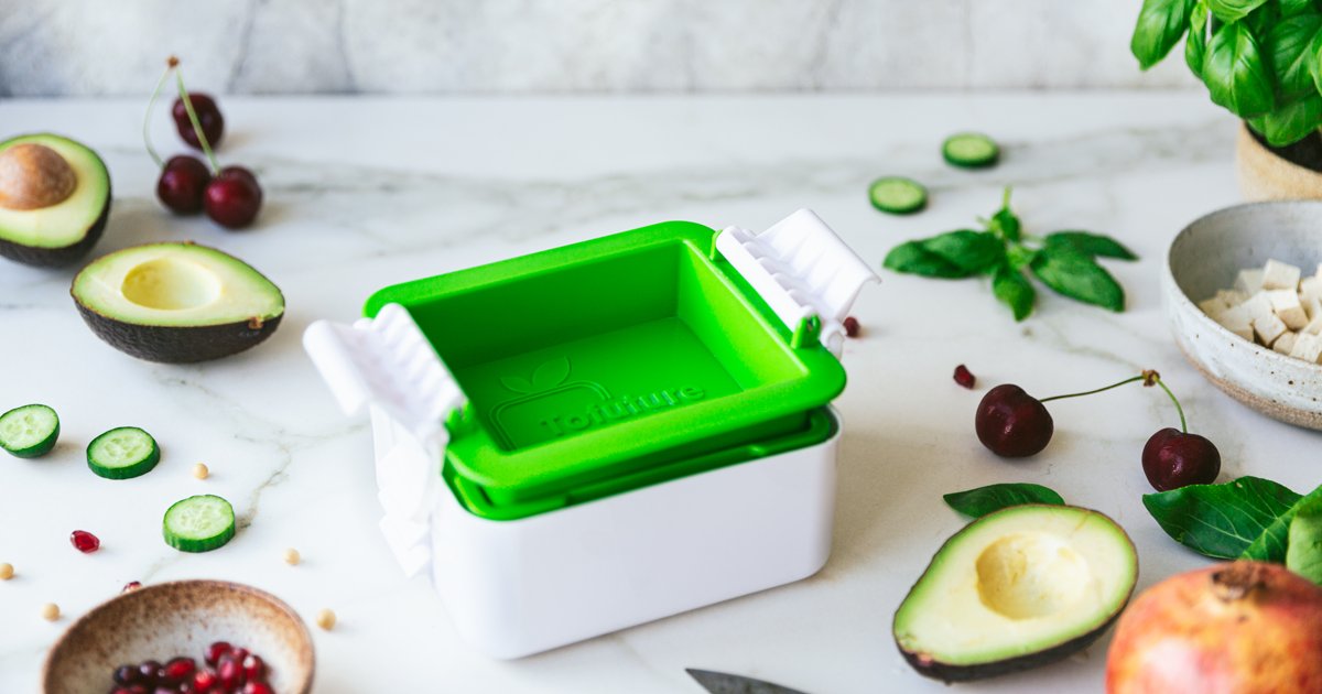 Do you press your tofu? Find out why you should, and whether or not the Tofuture tofu press is the tool to do it, in the latest review on the blog: ilovetofu.ca/2021/07/12/rev… #tofu #vegan #vegetarian #veganrecipes #vegrecipes #vegetarianrecipes #tofurecipes #tofuture