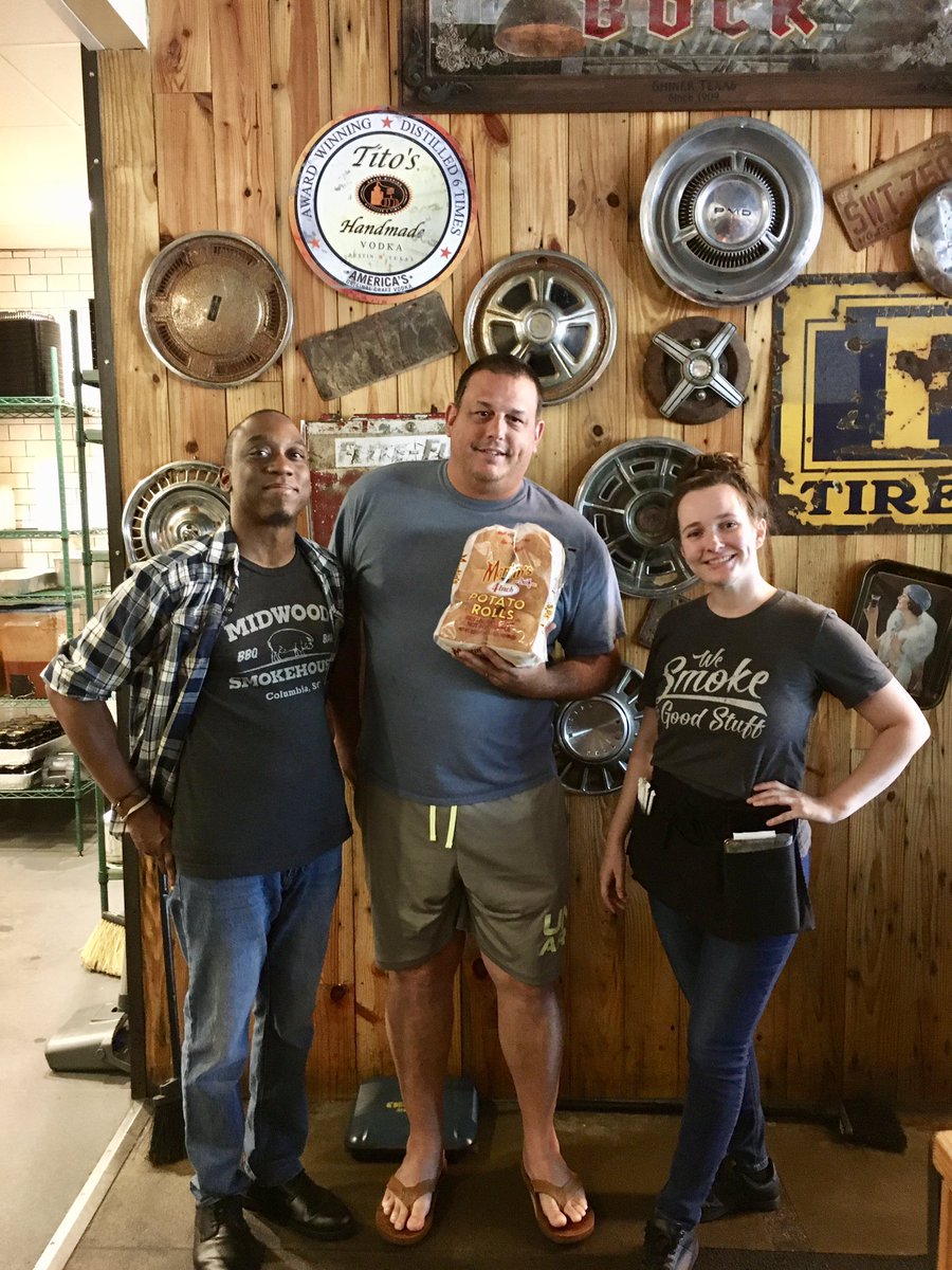 Friends from our hometown in #Chambersburg, PA, were traveling today &amp; stopped to eat at <a href="/MidwoodBBQ/">Midwood Smokehouse</a> Smokehouse in Columbia, SC. When they took a bite of their delicious #BBQ sandwich, they immediately recognized #MartinsPotatoRolls! So they sent me this pic! 🙌
Julie Martin