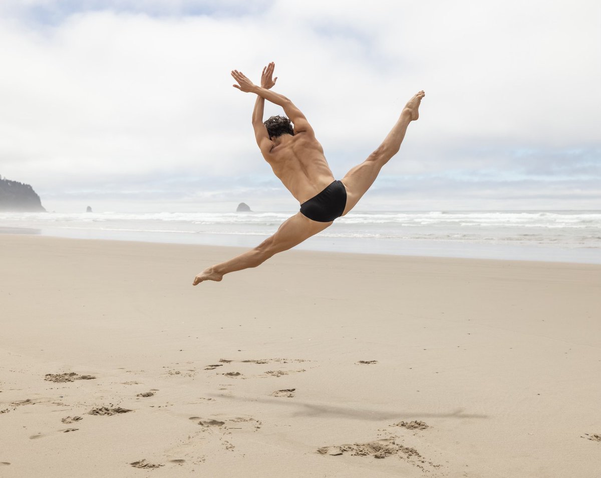 baileyjshaw's tweet photo. Dancing on sand is incredibly difficult. https://t.co/EuWA4cPL0M