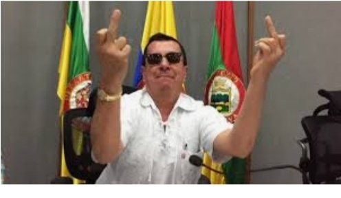 NeivaDigital's tweet image. Nuevo escándalo de este satrapa de exconcejal Posada alias papanoel #neiva madrea a la @PoliciaColombia aduce que manda a @GorkyMunozC y a @Luisedussan porque les dió plata, alguien haga algo los vecinos ya no aguantan tanto mal ejemplo a los niños @PGN_COL @FiscaliaCol