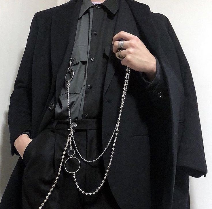 FastFoodHero's tweet image. Alfred had to admit, he looked damn good in black. Silver wasn't a usual choice of his, but the glimmer of it under the lights accentuated his eyes in the light and led him to a bit of dashing (arrogant) confidence.