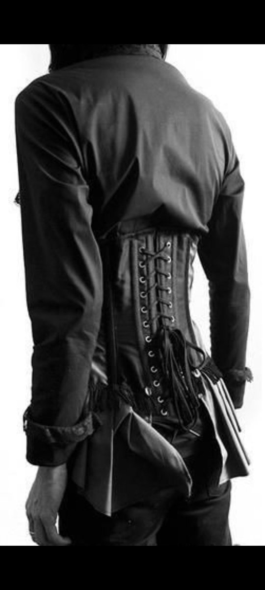 FastFoodHero's tweet image. Alfred had to admit, he looked damn good in black. Silver wasn't a usual choice of his, but the glimmer of it under the lights accentuated his eyes in the light and led him to a bit of dashing (arrogant) confidence.