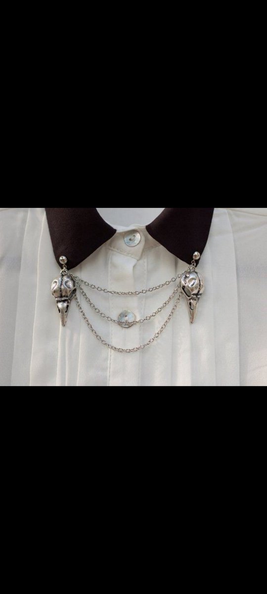 FastFoodHero's tweet image. Alfred had to admit, he looked damn good in black. Silver wasn't a usual choice of his, but the glimmer of it under the lights accentuated his eyes in the light and led him to a bit of dashing (arrogant) confidence.