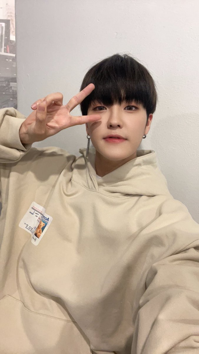 eabmaker's tweet image. [LOUIS👑] 

¡¿Qué día es hoy?! es lunes 
El lunes con Louis 

#KINGDOM #킹덤 #LOUIS #루이 #월요일의왕 #왕의편지