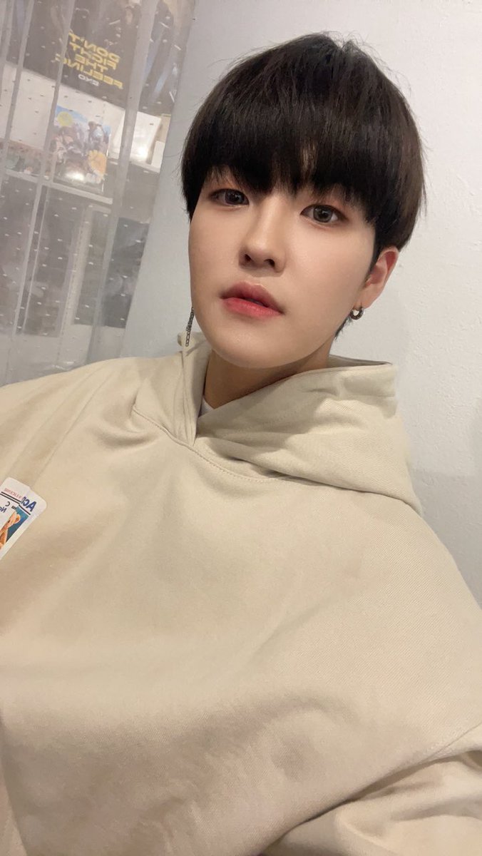 eabmaker's tweet image. [LOUIS👑] 

¡¿Qué día es hoy?! es lunes 
El lunes con Louis 

#KINGDOM #킹덤 #LOUIS #루이 #월요일의왕 #왕의편지