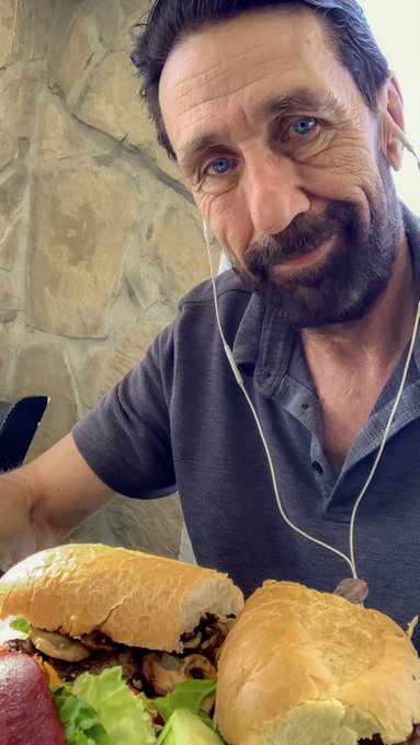 A simple sandwich can be so good when you're hungry. https://t.co/YJcG133iTN