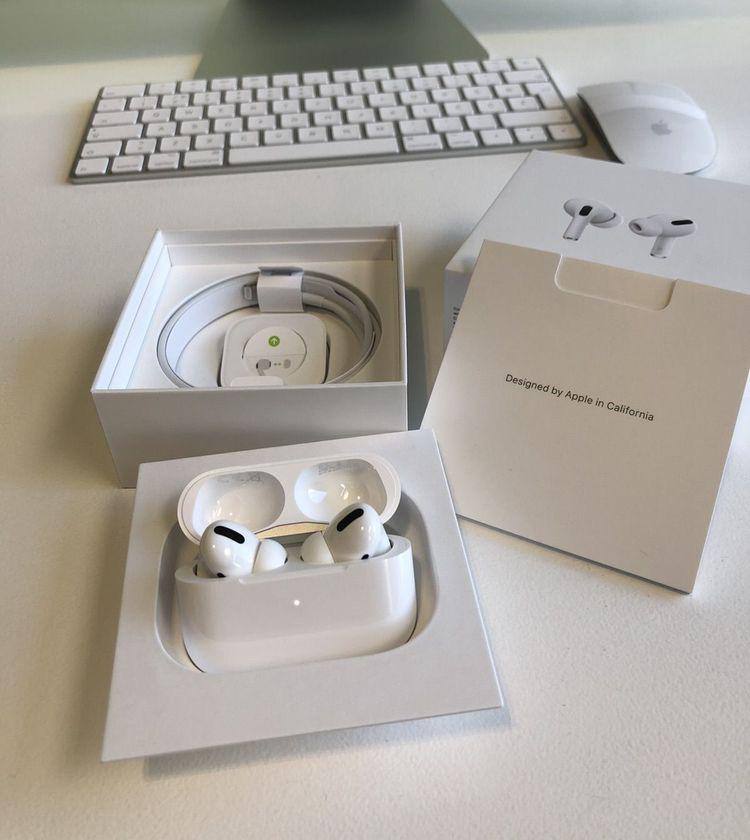 Salam, Nak tumpang promote bisnes airpods😅
Adik beradik 8 orang semua da besar2 especially girls🙏
Rumah kami ada satu bilik je so x selesa untuk adik perempuan tido🥲

Nak tolong parents bina bilik 😅

Tak beli takpe rt pon dah okay🙏