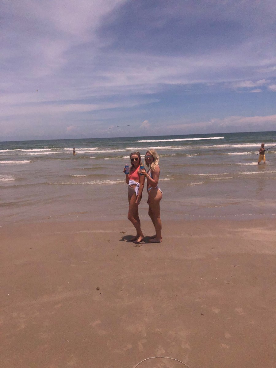 morgbakerr's tweet photo. Bestie girl 🤍🌴🥂 https://t.co/hVL6agbrsH