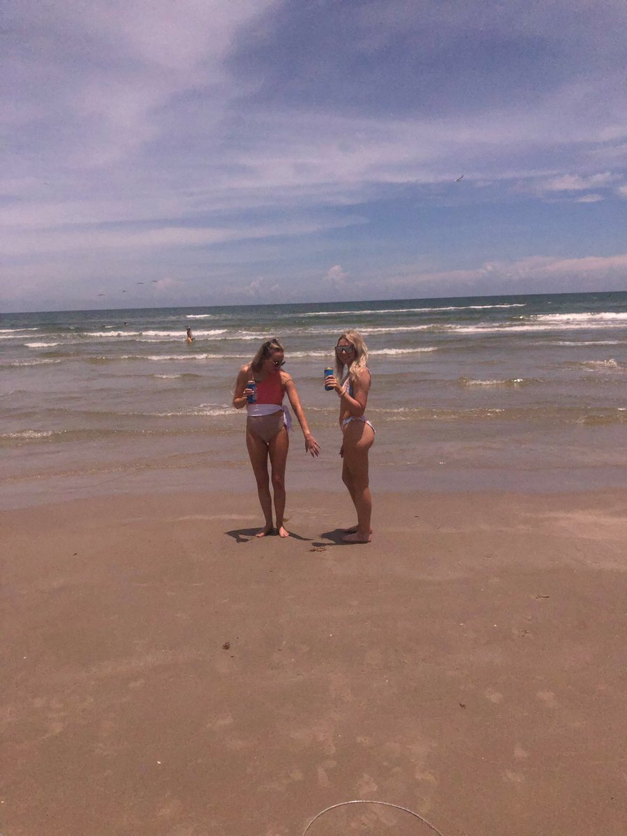 morgbakerr's tweet photo. Bestie girl 🤍🌴🥂 https://t.co/hVL6agbrsH