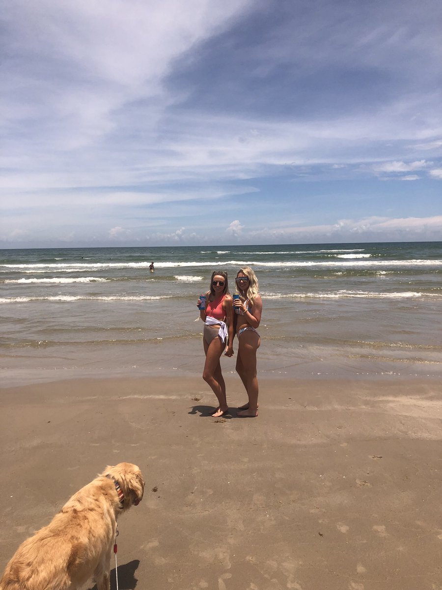 morgbakerr's tweet photo. Bestie girl 🤍🌴🥂 https://t.co/hVL6agbrsH