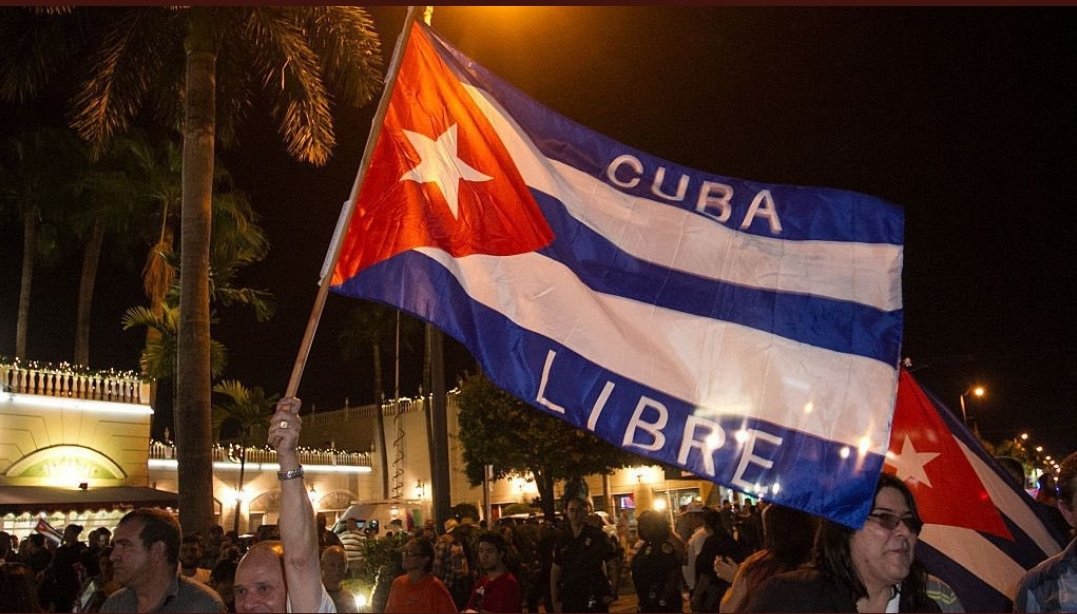 Cuba ha estado 62 años bajo un mismo gobierno, un solo partido y comunismo.
Todo pueblo tiene el derecho de escoger a sus líderes libre y democráticamente!
Se debe levantar el embargo ya, pero lo más urgente es que la dictadura más longeva de Latinoamérica se acabe. 
#CubaLibre