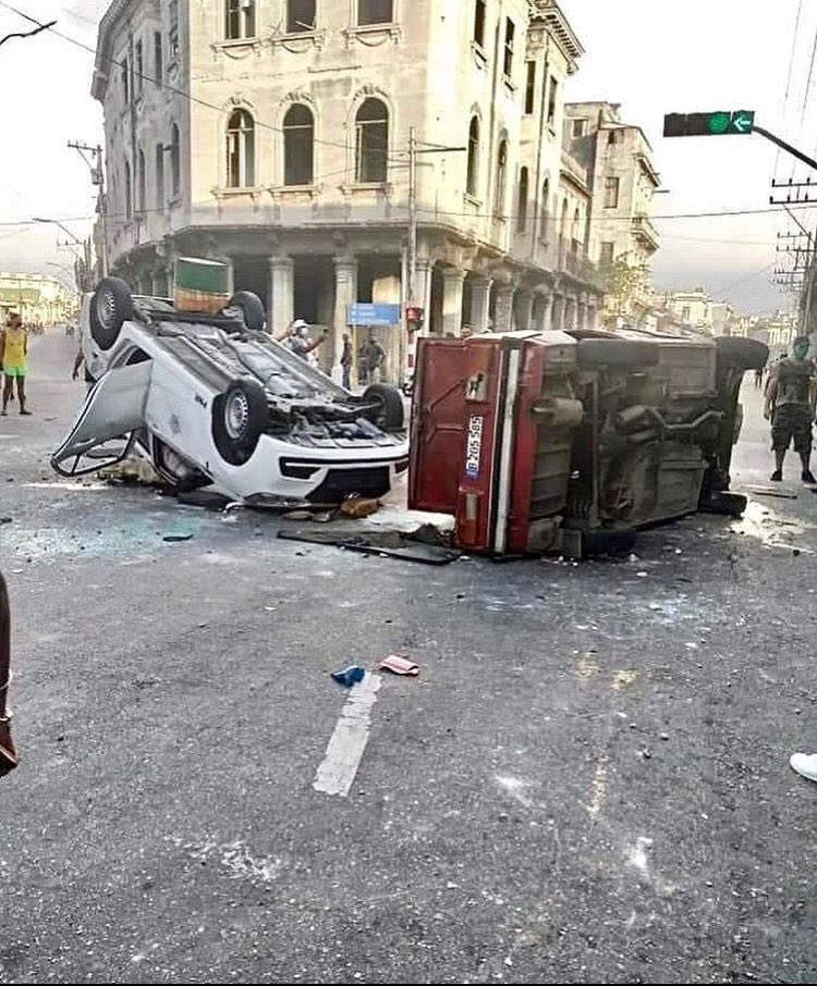Yusnaby's tweet photo. Hoy el pueblo cubano dijo BASTA! Necesitamos que el mundo ponga los ojos en CUBA!!!!!!!
#SOSCuba https://t.co/tCWkyIMY05