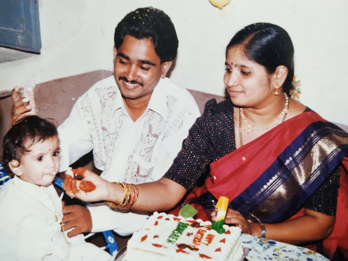 Abhimahikeerthi's tweet photo. #InnocentKid
#ChildhoodTwitter 😍😅😅❤️ https://t.co/UXtRZDaasF