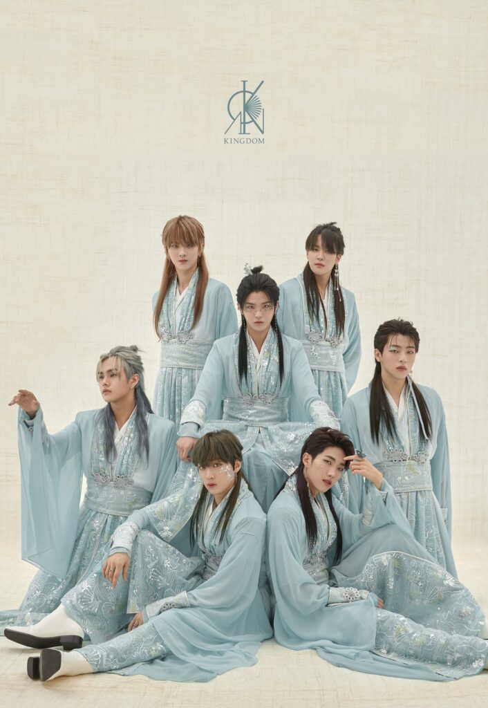 eabmaker's tweet image. [ #KINGDOM ] 

«"History of Kingdom Part II" es en general una mezcla de elementos tradicionales y modernos que hacen que el álbum sea interesante y memorable, pero también se acerca a lo potencialmente problemático."» 

🔗: seoulbeats.com/2021/07/fusion…
- no retire los créditos