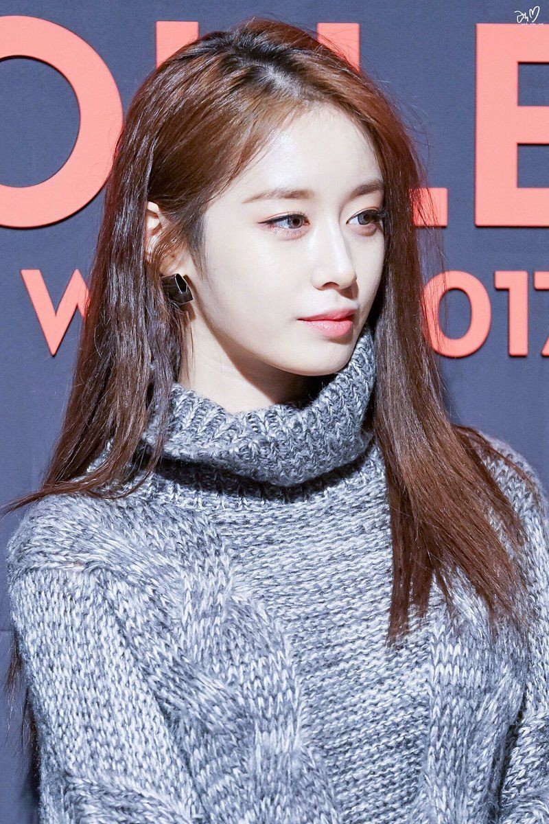 จียอนเป็นไอดอลคนแรกๆเลยที่โดนใช้คำว่า "มือตบ" แต่ในตอนนั้นอิติ่งค่อนข้างอินกับคำนี้มาก เม้าท์กันออกรสใส่ไข่แค่ให้ได้มีหัวข้อคุยในกลุ่มติ่งแล้วเชื่อกันจริงจังจนคิด(เอง)ว่าจียอนหยิ่งจริงเหวี่ยงจริง(งี่เง่ามาก) พอเกิดเรื่อง #แฝดรยูแม่งูเอ๋ย ทุกคนก็เชื่อกันแบบไม่คิดเลยจ่ะ กุจำ